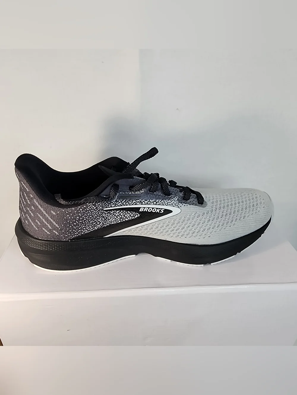 Brooks Launch Mens Size 8D Athletic/Running/Walking Shoes Sneakers. - Picture 2 of 16